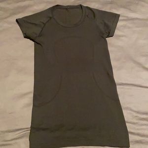 lululemon Tshirt - Size 4